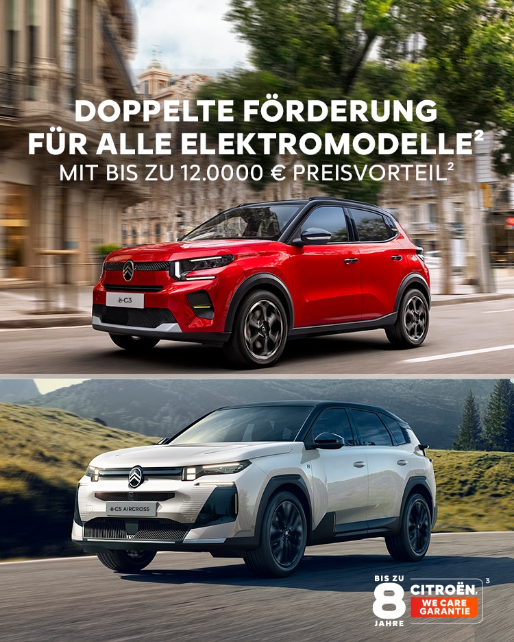 Zweigeteiltes Bild. Links: ein roter Citroën ë-C3 fährt auf einer Straße in städtischer Umgebung. Rechts: Ein weißer Citroën ë-C5 Aircross fährt auf einer Straße in ländlicher Umgebung.