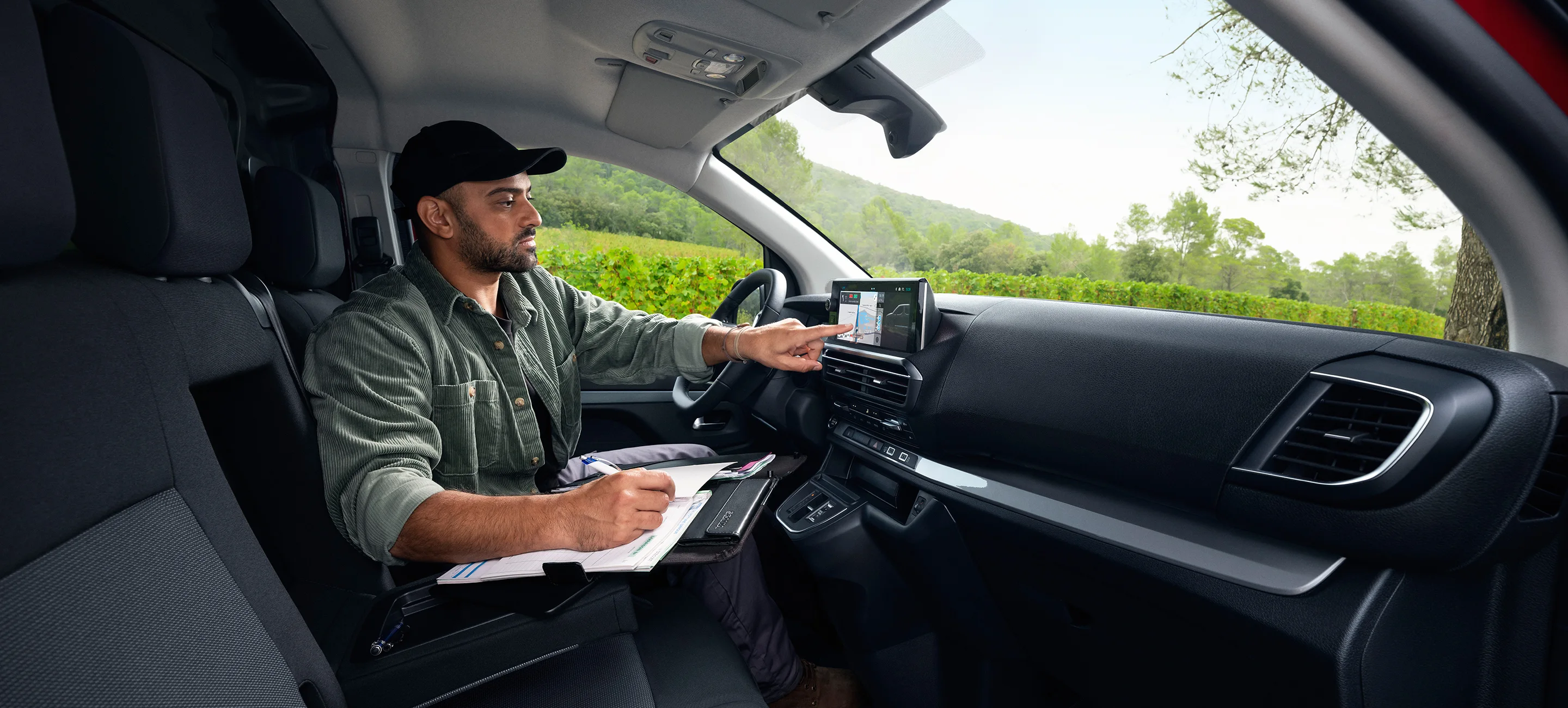 Innenansicht Armaturenbrett Citroën ë-Jumpy Elektrotransporter 10-Zoll-Digitalanzeigen für vernetztes Fahren, smarte E-Alternative