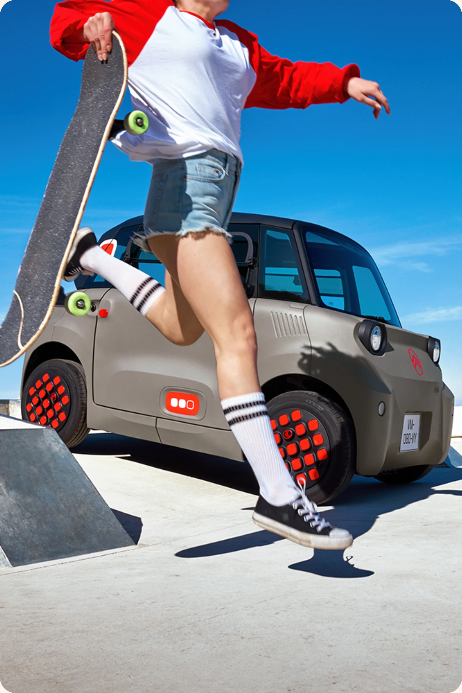 Side lifestyle action view Citroën Ami electric without licence, Citroën Ami easy driving for urban electric car