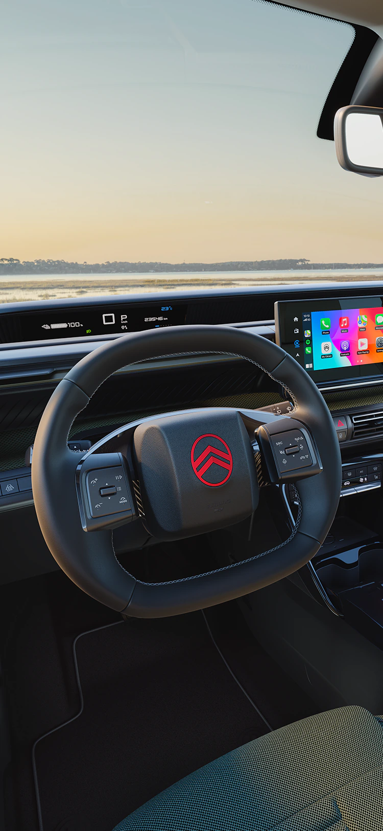 Fahreransicht des Armaturenbretts im Citroën C3 Outdoor mit Infotainment-Bildschirm zeigt Advanced Comfort Konnektivität für Familienreisen im SUV