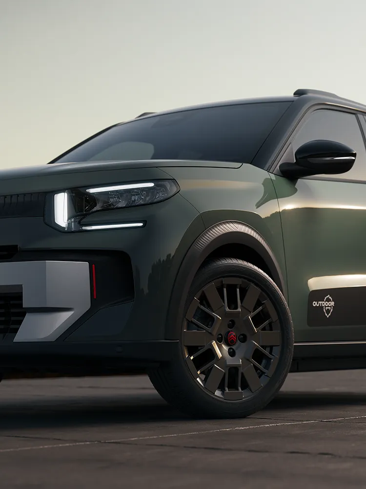 Nahaufnahme der Front des Citroën ë-C3 Outdoor mit Leichtmetallrad und LED-Lichtsignatur zeigt den kompakten SUV mit Advanced Comfort
