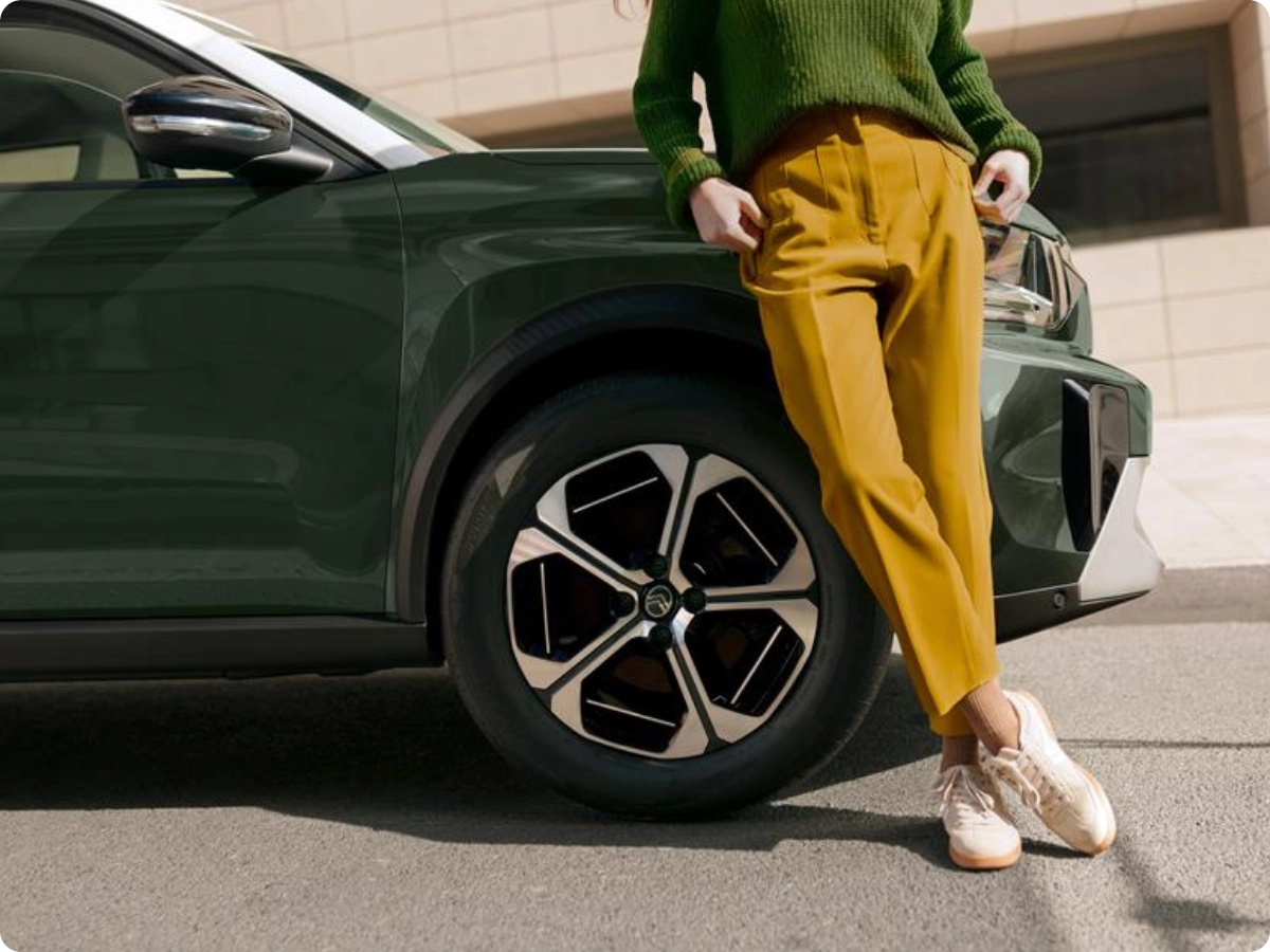 Close‑up wheel view of Citroën C3 Aircross SUV illustrating trade‑in service for quick, convenient and affordable mobility.