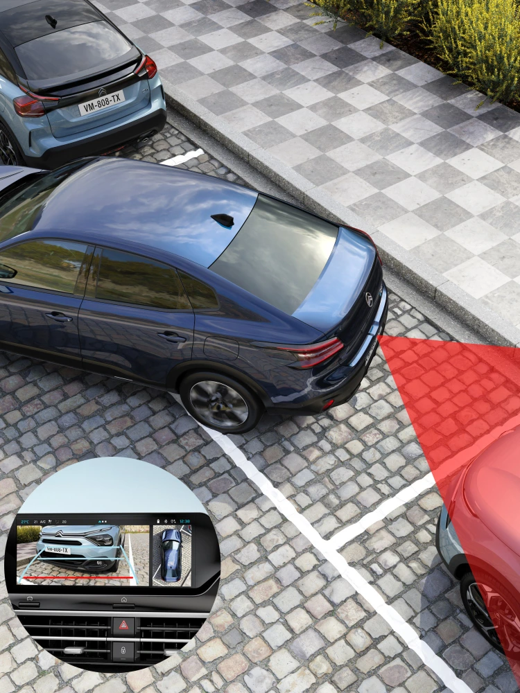 Draufsicht auf Citroën C4 X mit 180°-Rückkamera zur Unterstützung sicherer Parkmanöver
