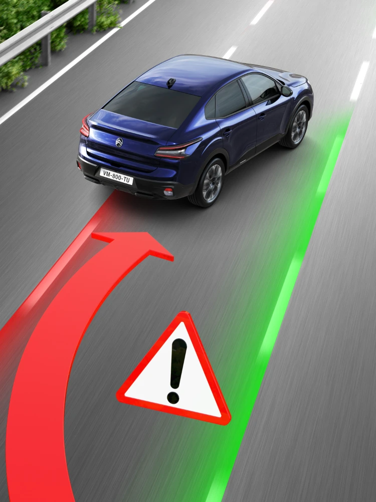Citroën C4 X zeigt Spurverlassenswarnung, wenn sich das Fahrzeug den Fahrbahnmarkierungen nähert