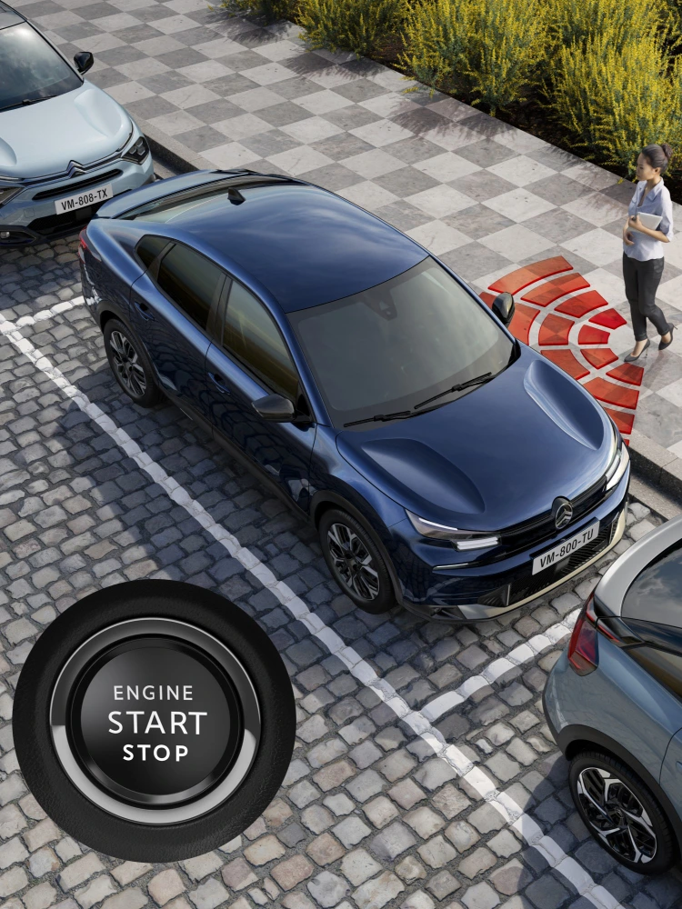 Draufsicht auf geparkten Citroën C4 X zeigt schlüssellosen Zugang und Startsystem
