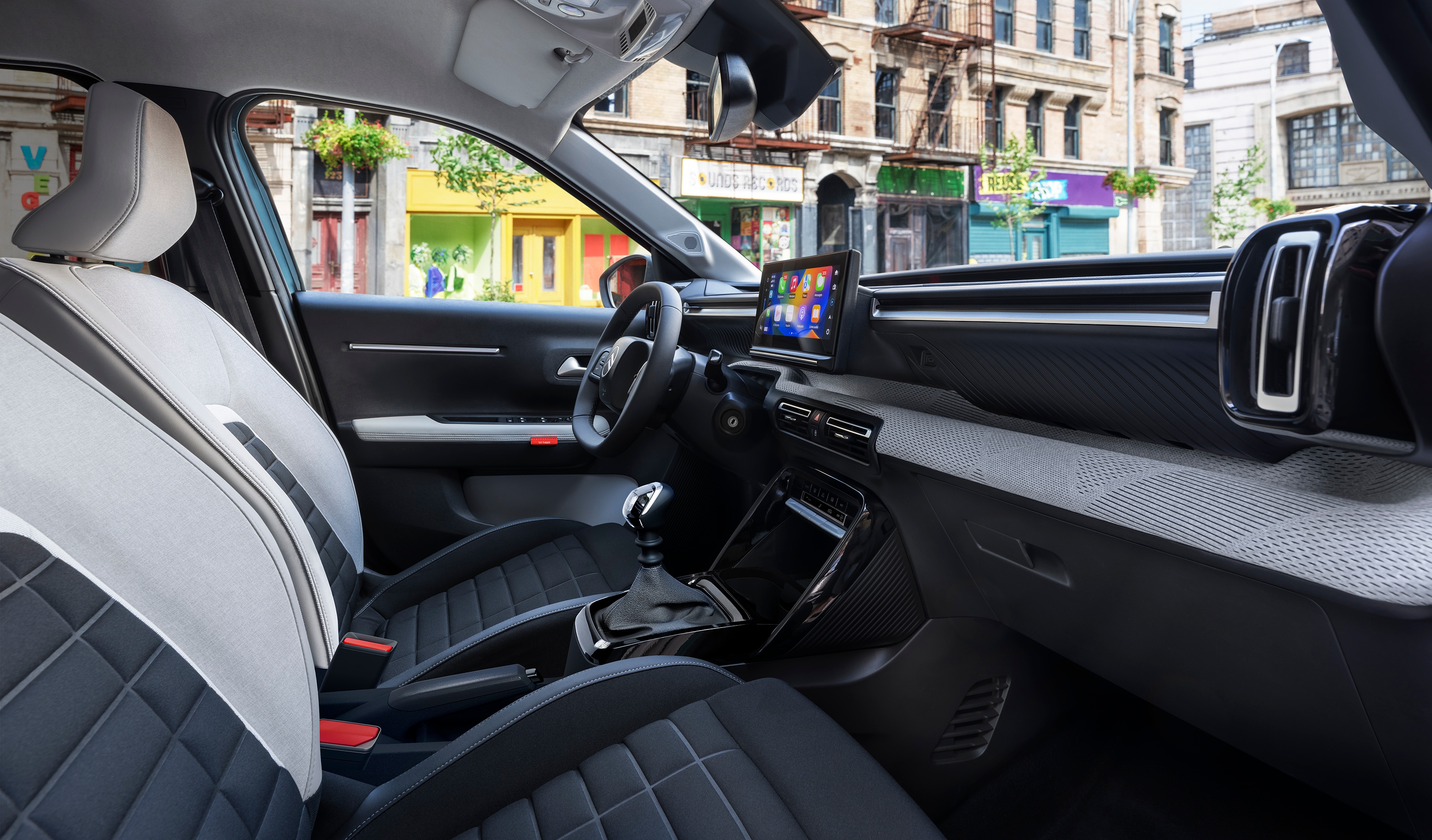 Cockpit-Innenansicht des Citroën C3 SUV, die das moderne Armaturenbrett-Design für intuitives, komfortables und erschwingliches Stadtfahren zeigt.