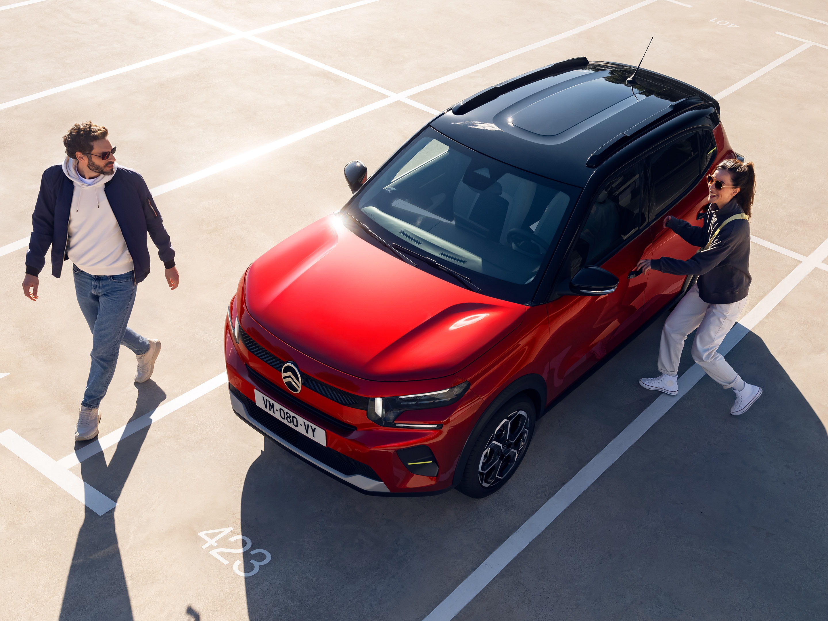 Draufsicht auf den Citroën C3 SUV, die die kompakte Wendigkeit für praktische, erschwingliche urbane Alltagsmobilität hervorhebt.