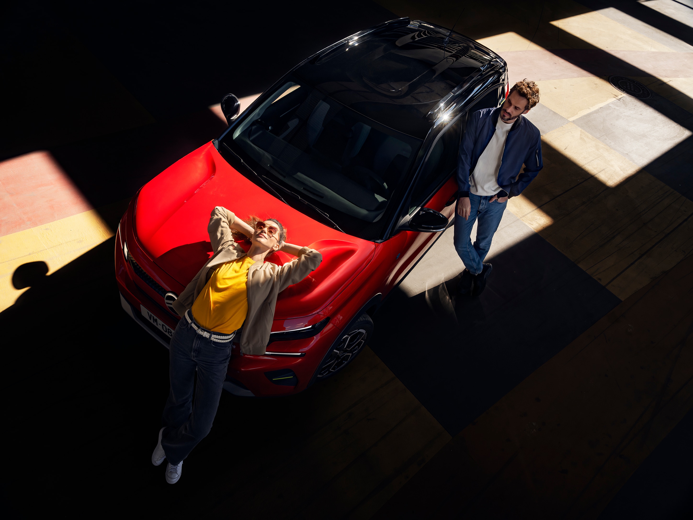 Draufsicht auf den Citroën C3 SUV, die das stilvolle Zweifarbdesign für entspannte, erschwingliche urbane Alltagsmobilität hervorhebt.