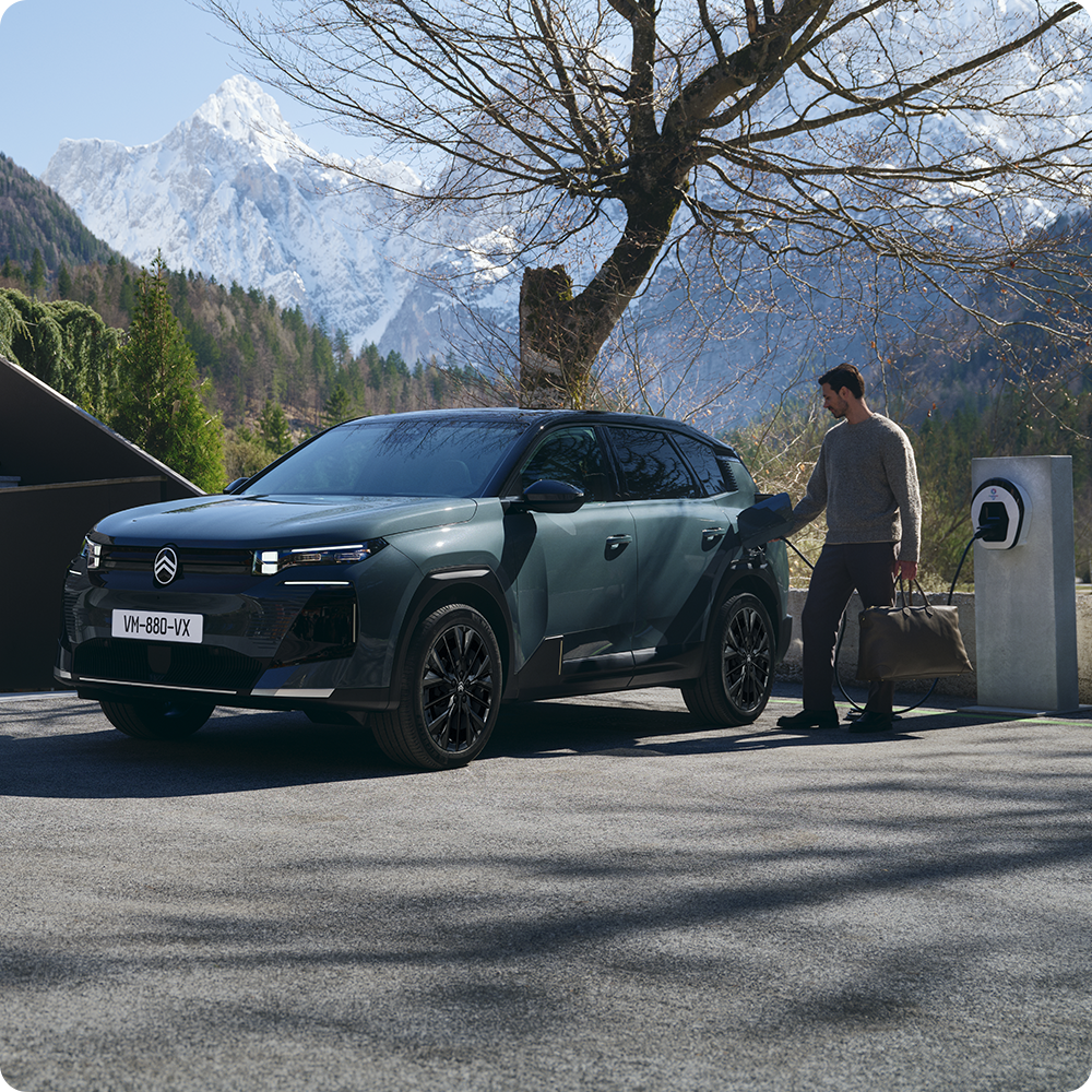 Front view ë‑C5 Aircross charging at home highlighting safety, efficiency, technology and convenient everyday use