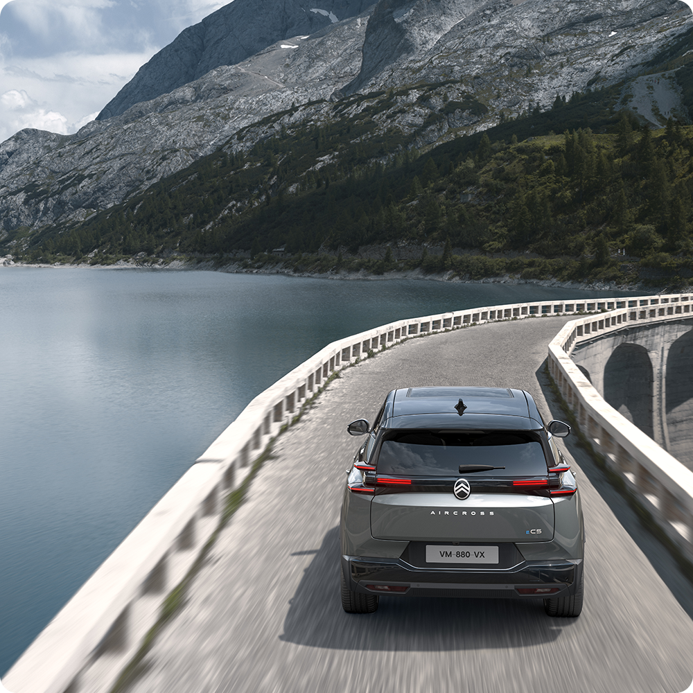 Rear view C5 Aircross highlighting electric range, efficiency, technology and confident long‑distance driving freedom