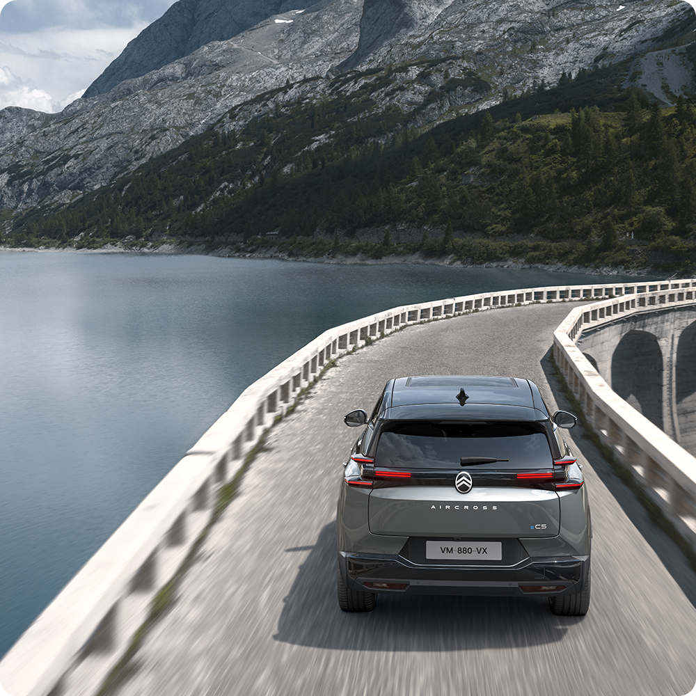 Rear view C5 Aircross highlighting electric range, efficiency, technology and confident long‑distance driving freedom