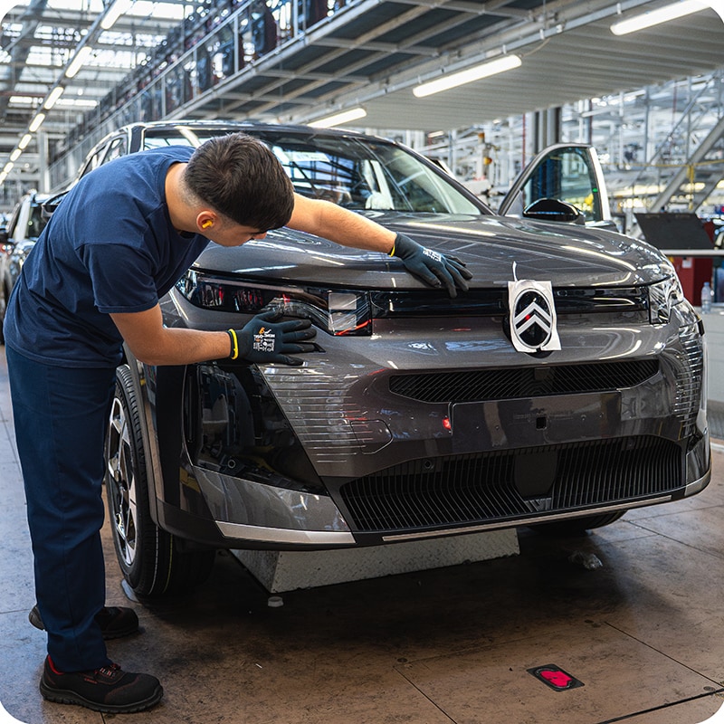 Citroën ë‑C5 Aircross shown during assembly in a factory environment, highlighting manufacturing quality