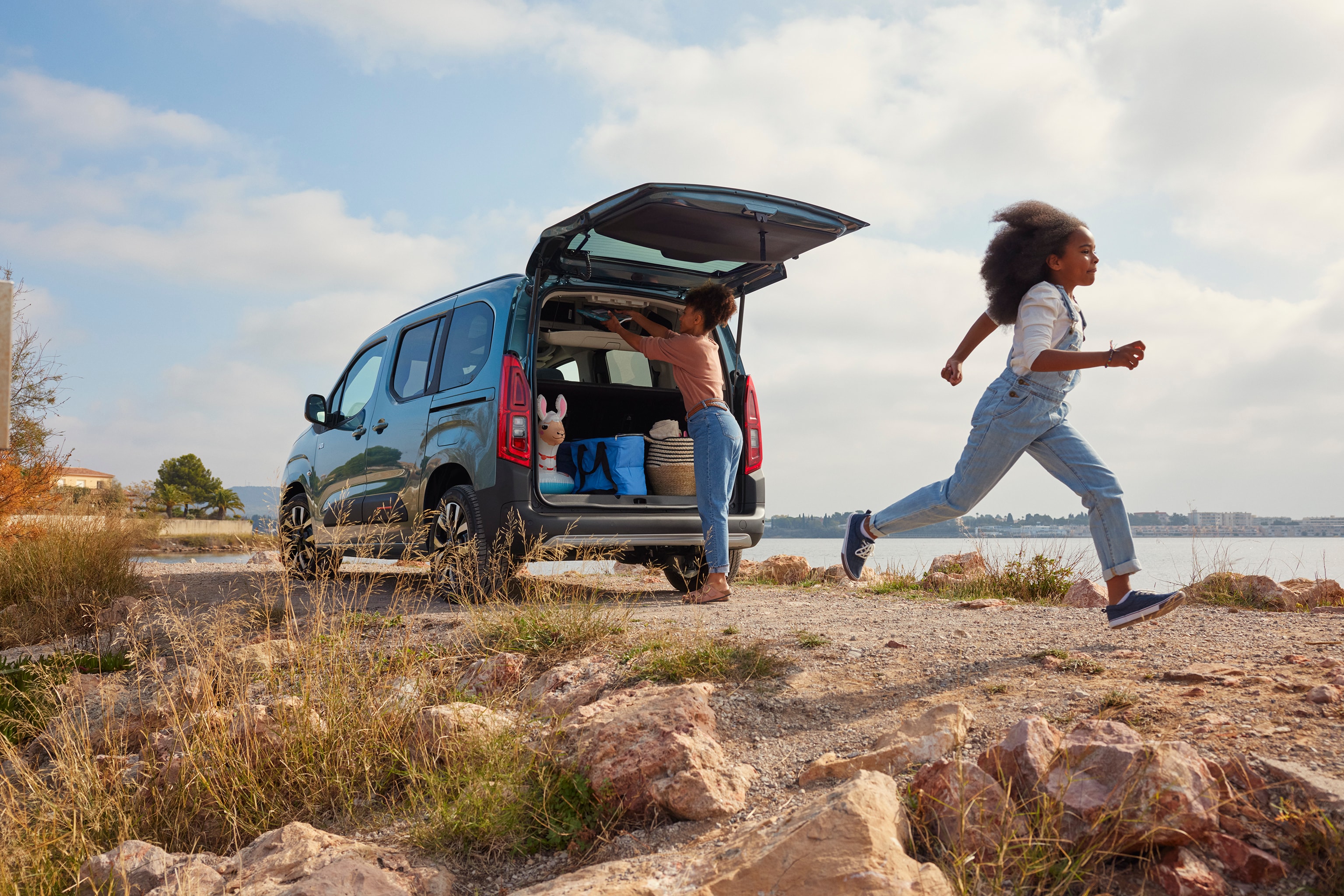 Rear three‑quarter view ë-Berlingo highlighting large boot access, practicality, safety, efficiency and versatile family use